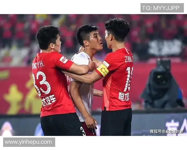 大埔与香港富力激战正酣比分悬念迭起引发球迷热议