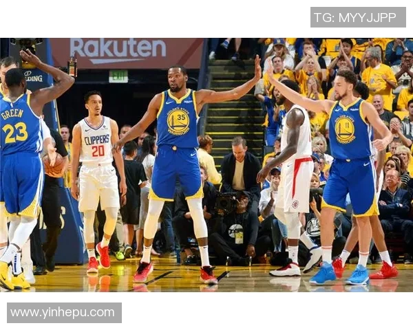 湖人队与爵士队夏季赛精彩对决展现新秀风采与战术创新 湖人队与爵士队夏季赛精彩对决展现新秀风采与战术创新