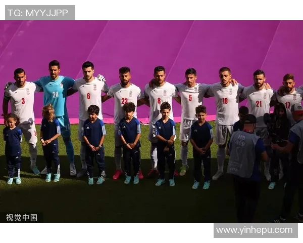 澳大利亚足球队迎战伊朗队精彩对决引发球迷热议与期待