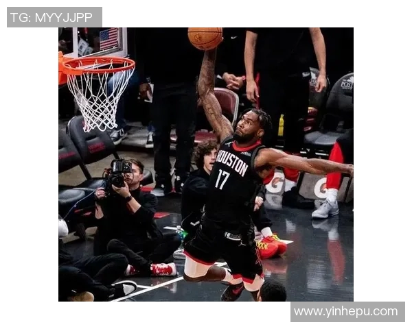 火箭队与开拓者激战1212场面精彩球迷热情高涨 火箭队与开拓者激战1212场面精彩球迷热情高涨