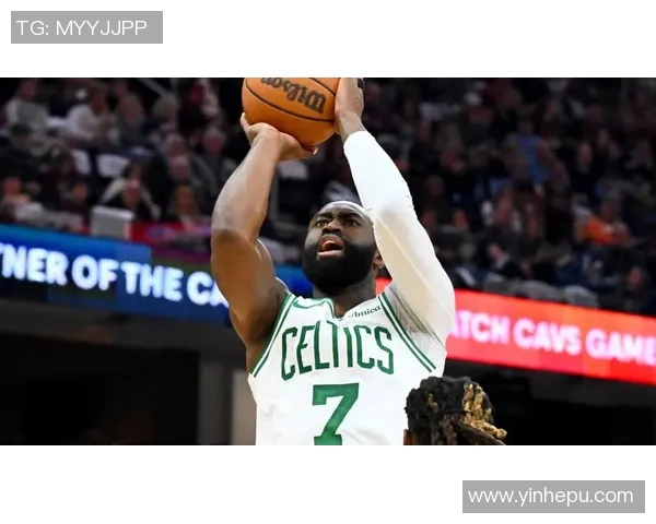 杰伦布朗如何在NBA赛场上展现领导力与卓越表现的双重魅力