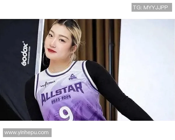 女篮明星李梦挑战成年男子篮球赛展现巾帼不让须眉的风采与实力 女篮明星李梦挑战成年男子篮球赛展现巾帼不让须眉的风采与实力