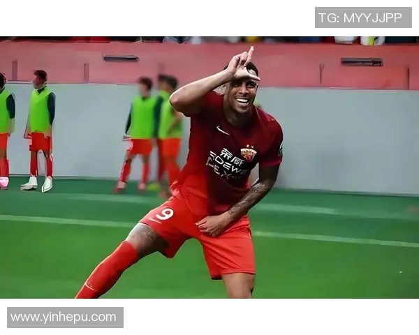 深圳与上港比赛裁判判罚争议引发热议球迷反应不一 深圳与上港比赛裁判判罚争议引发热议球迷反应不一